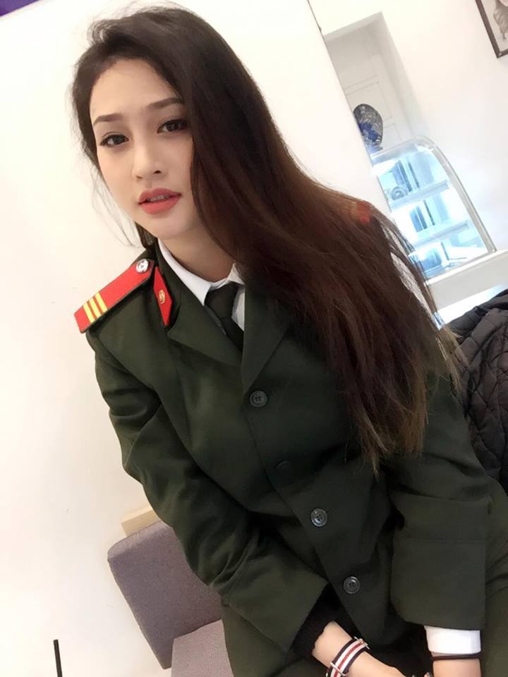 衣袖红镶边